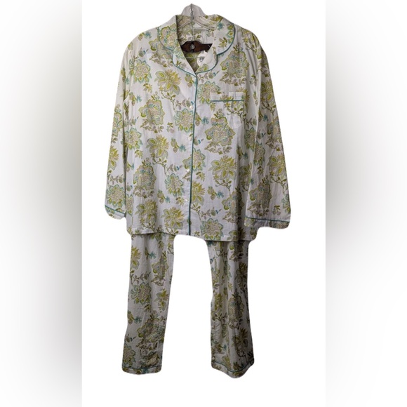 Pajama set comes with bottoms - Picture 4 of 10